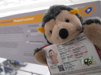 L.L. Illigel mit dem ersten Omanimali-Reisepass